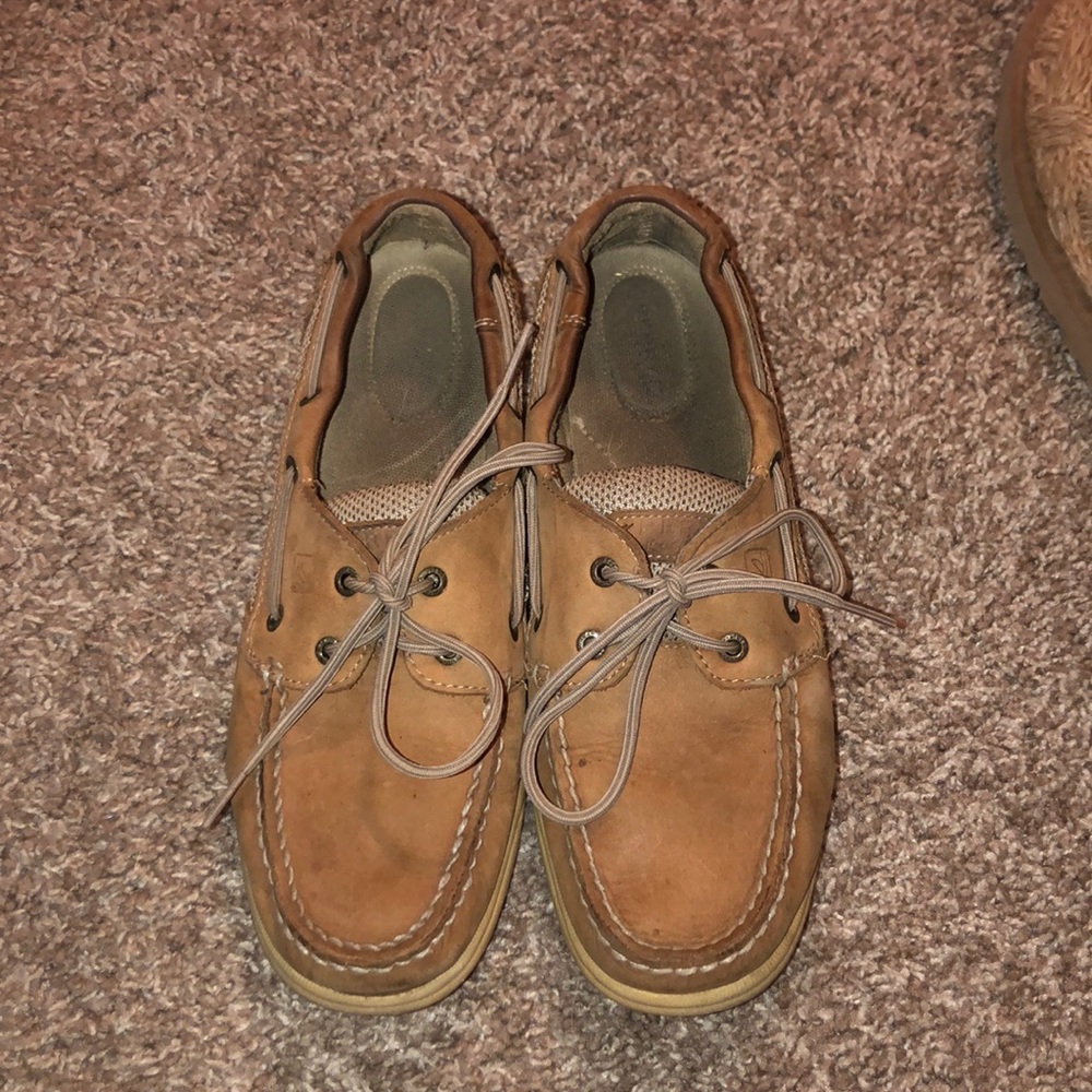 Women’s traditional sperry’s size 8M